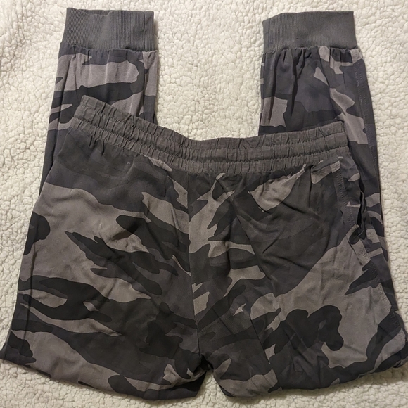 EUC Splendid grey black 100% rayon oversized cargo pockets elastic drawstring - Picture 4 of 8